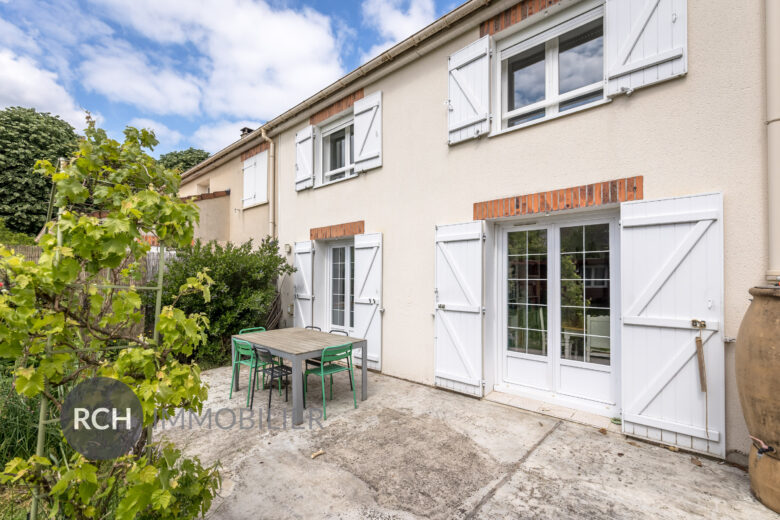 Photos du bien : Plaisir – Maison avec 4 chambres au fond d’une impasse dans un secteur recherché