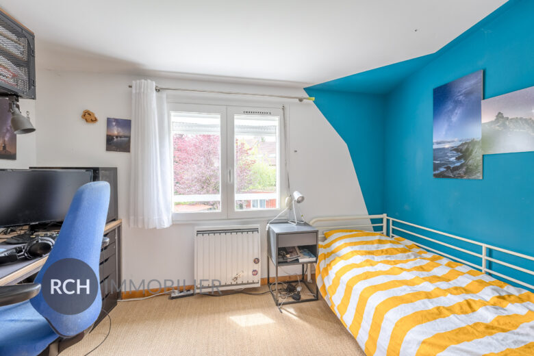 Photos du bien : Plaisir – Maison avec 4 chambres au fond d’une impasse dans un secteur recherché