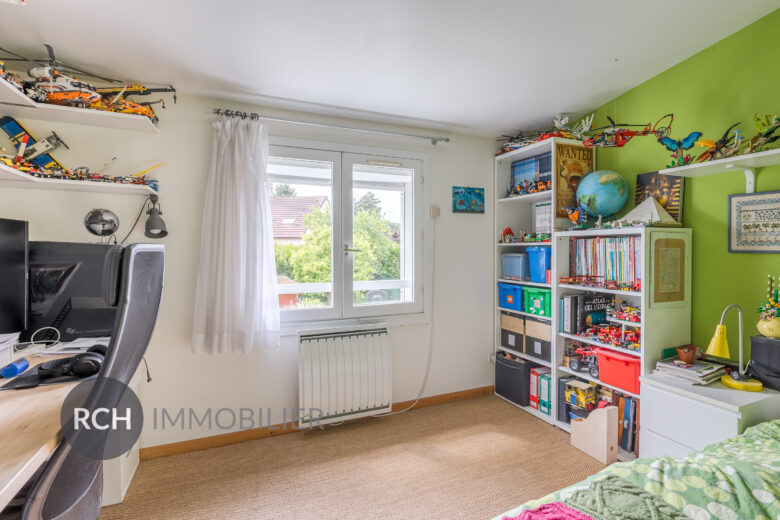 Photos du bien : Plaisir – Maison avec 4 chambres au fond d’une impasse dans un secteur recherché