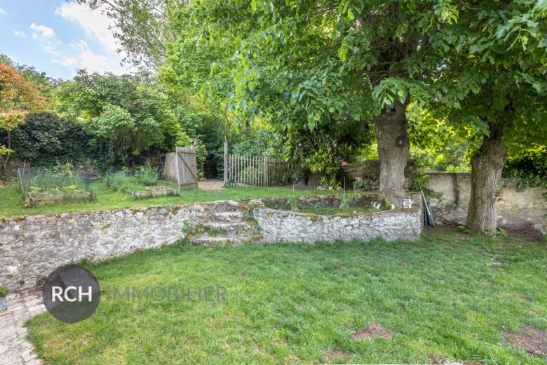 Photos du bien : Septeuil – Maison de charme en coeur de village avec jardin suspendu et terrasse