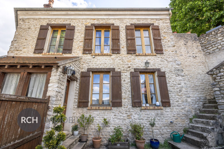 Photos du bien : Septeuil – Maison de charme en coeur de village avec jardin suspendu et terrasse