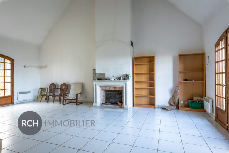 Photos du bien : Bazoches-sur-Guyonne – Maison traditionnelle aux beaux volumes avec forêt à pied