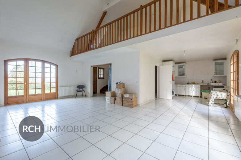 Photos du bien : Bazoches-sur-Guyonne – Maison traditionnelle aux beaux volumes avec forêt à pied