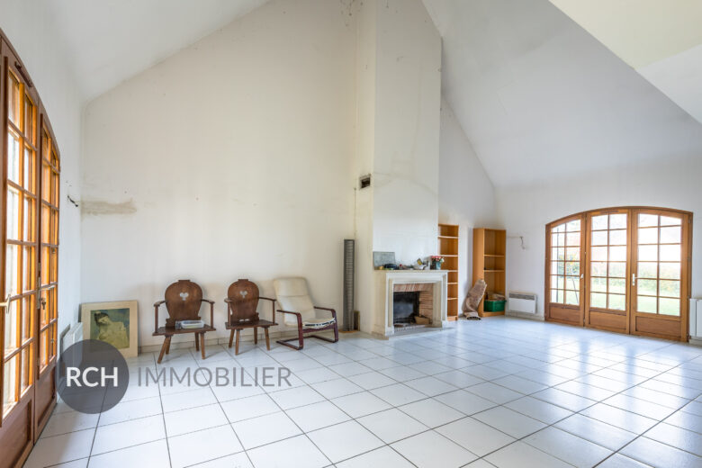 Photos du bien : Bazoches-sur-Guyonne – Maison traditionnelle aux beaux volumes avec forêt à pied