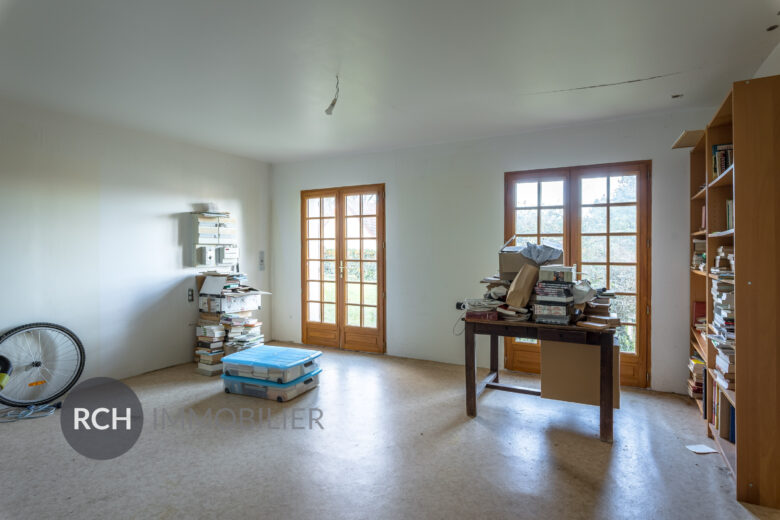 Photos du bien : Bazoches-sur-Guyonne – Maison traditionnelle aux beaux volumes avec forêt à pied