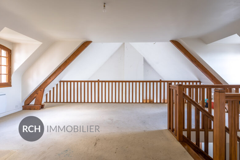 Photos du bien : Bazoches-sur-Guyonne – Maison traditionnelle aux beaux volumes avec forêt à pied