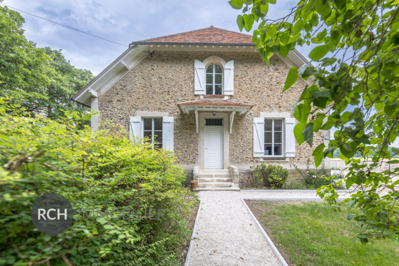 Photos du bien : Grosrouvre – Belle maison ancienne entièrement rénovée avec dépendance