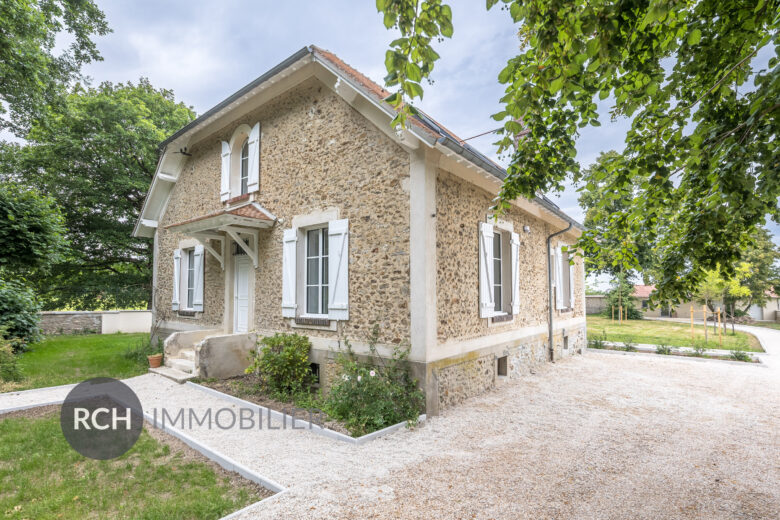Photos du bien : Grosrouvre – Belle maison ancienne entièrement rénovée avec dépendance