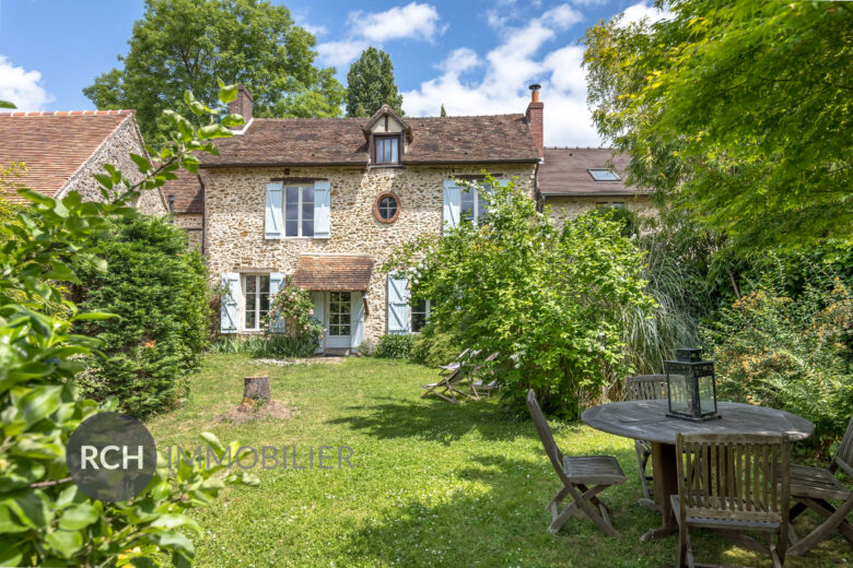 Photos du bien : Les Mesnuls – Séduisante maison ancienne avec jardin clos