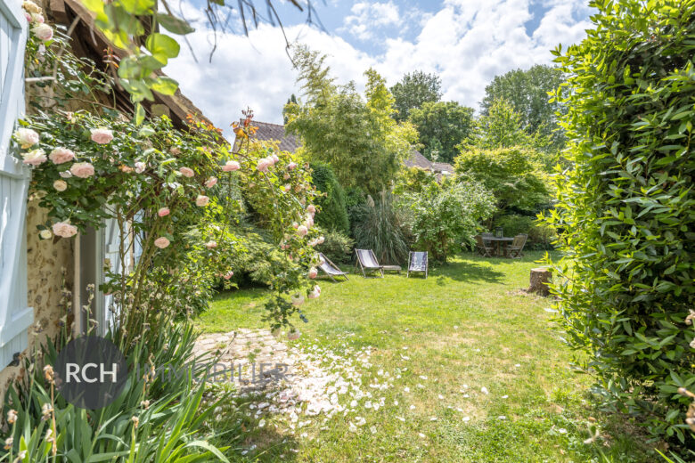 Photos du bien : Les Mesnuls – Séduisante maison ancienne avec jardin clos