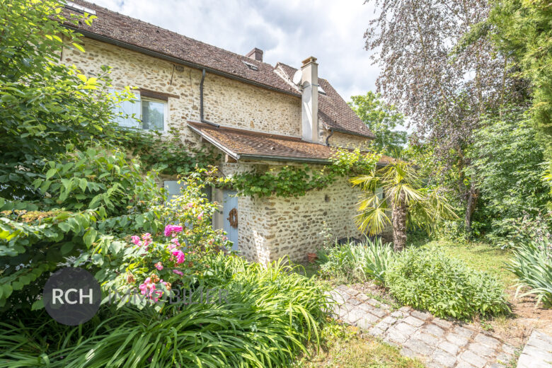 Photos du bien : Les Mesnuls – Séduisante maison ancienne avec jardin clos