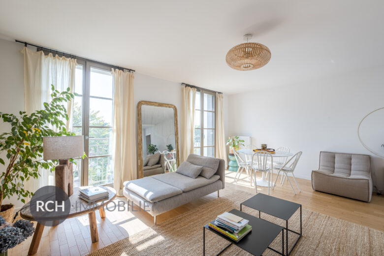 Photos du bien : Exclusivité – Montfort-L’Amaury – Bel appartement de standing meublé avec place de parking au coeur du centre historique