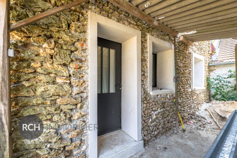 Photos du bien : Adainville – Ancienne grange en pierre à aménager