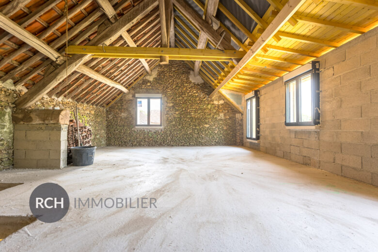 Photos du bien : Adainville – Ancienne grange en pierre à aménager