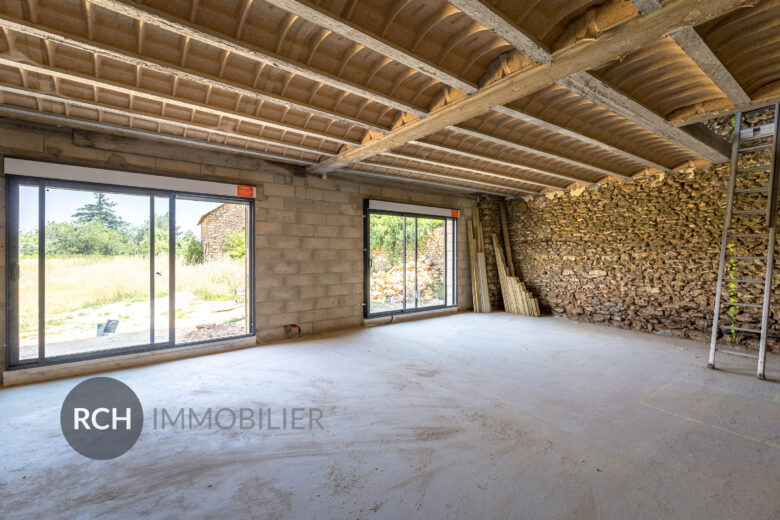 Photos du bien : Adainville – Ancienne grange en pierre à aménager