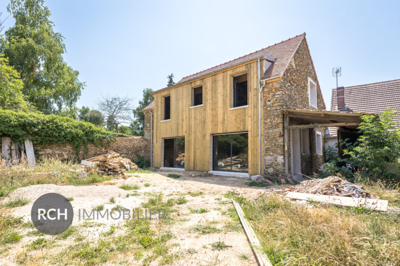 Photos du bien : Adainville – Ancienne grange en pierre à aménager