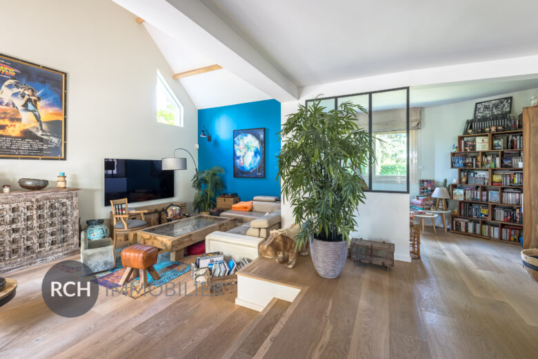 Photos du bien : Seul mandataire – Bazoches-sur-Guyonne – Maison familiale entièrement rénovée située au coeur de la nature