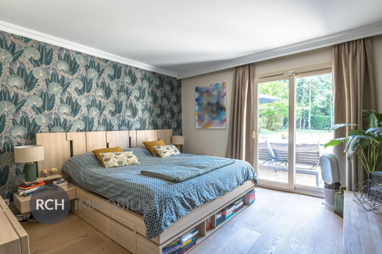Photos du bien : Seul mandataire – Bazoches-sur-Guyonne – Maison familiale entièrement rénovée située au coeur de la nature
