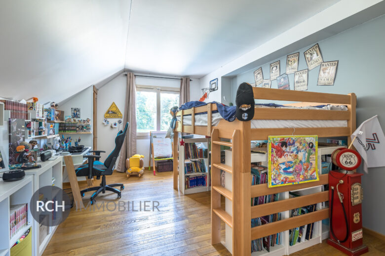 Photos du bien : Seul mandataire – Bazoches-sur-Guyonne – Maison familiale entièrement rénovée située au coeur de la nature