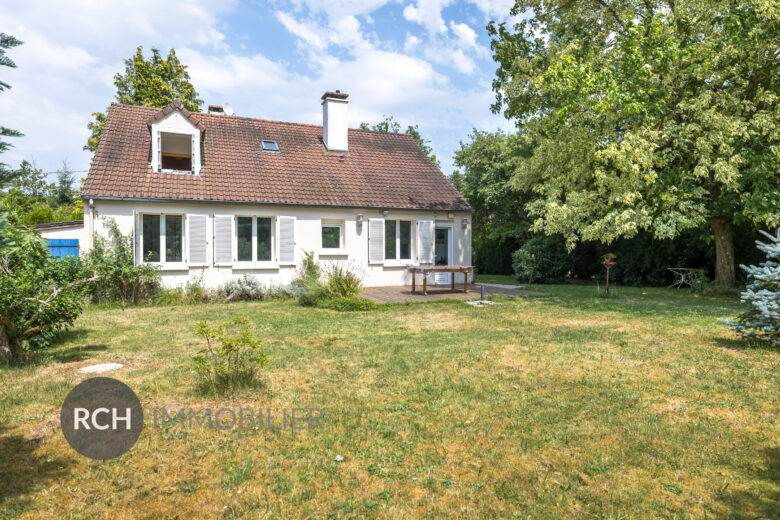 Photos du bien : Gambais – Jolie maison traditionnelle sur un jardin clos et boisé