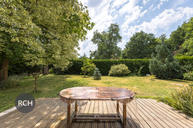 Photos du bien : Gambais – Jolie maison traditionnelle sur un jardin clos et boisé