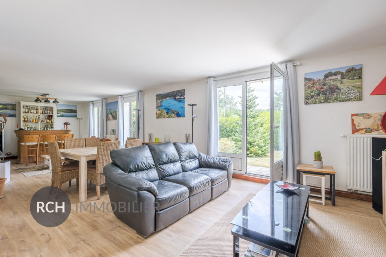 Photos du bien : Gambais – Jolie maison traditionnelle sur un jardin clos et boisé