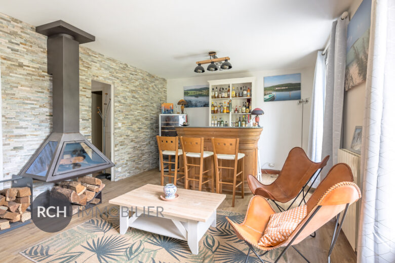 Photos du bien : Gambais – Jolie maison traditionnelle sur un jardin clos et boisé