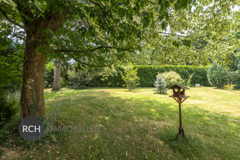 Photos du bien : Gambais – Jolie maison traditionnelle sur un jardin clos et boisé
