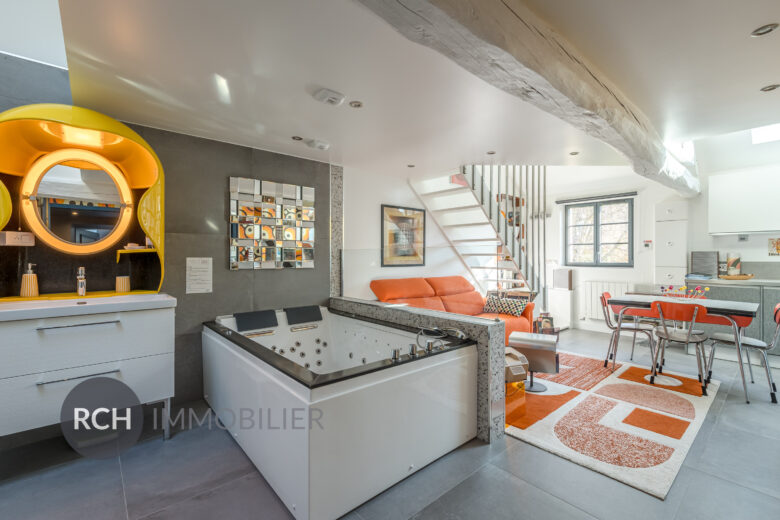 Photos du bien : Jouars-Pontchartrain – Idéal investisseur ! Maison ancienne divisée en 4 appartements parfaitement rénovés