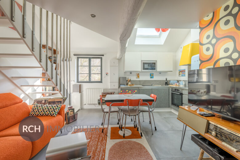 Photos du bien : Jouars-Pontchartrain – Idéal investisseur ! Maison ancienne divisée en 4 appartements parfaitement rénovés