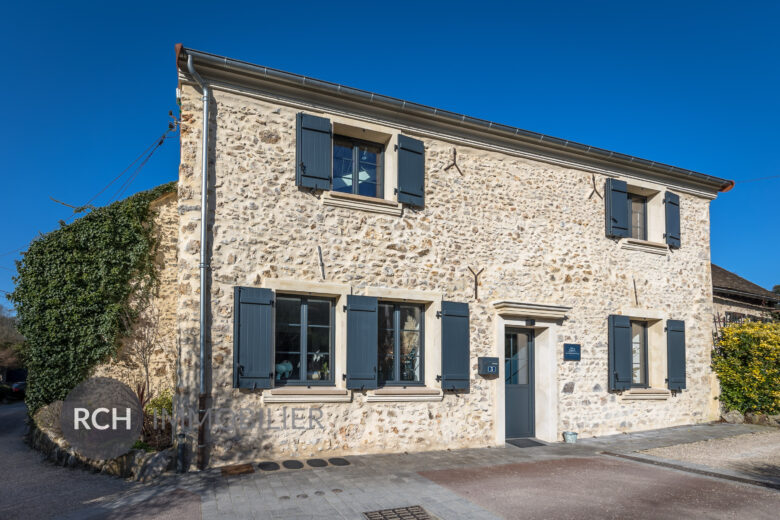 Photos du bien : Jouars-Pontchartrain – Idéal investisseur ! Maison ancienne divisée en 4 appartements parfaitement rénovés