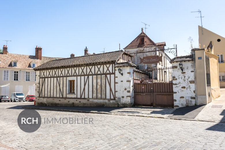 Photos du bien : Au coeur du centre historique de Montfort L’Amaury –  Ensemble immobilier