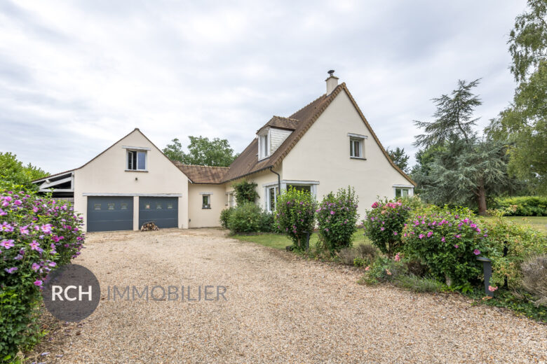Photos du bien : Saint-Rémy-L’Honoré – Grande maison familiale d’environ 250 m2 sur beau terrain arboré