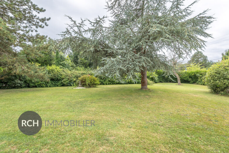 Photos du bien : Saint-Rémy-L’Honoré – Grande maison familiale d’environ 250 m2 sur beau terrain arboré