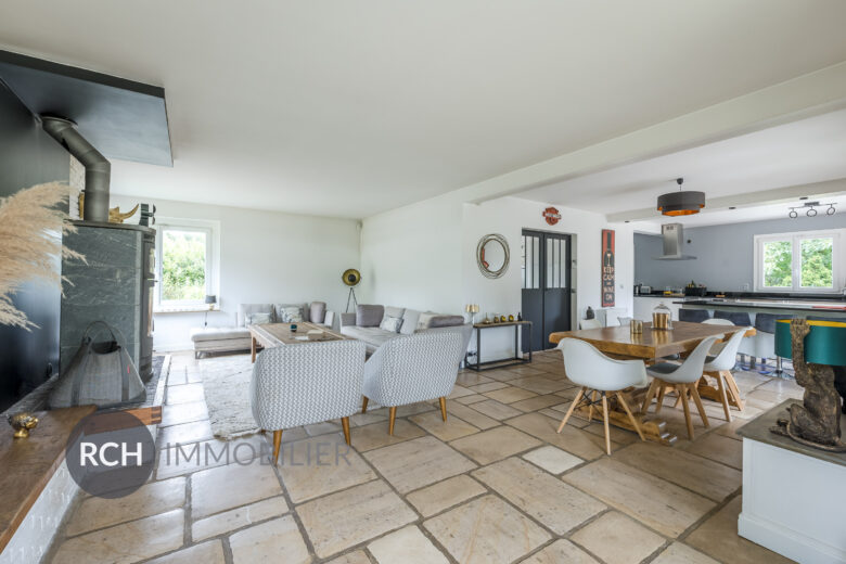 Photos du bien : Saint-Rémy-L’Honoré – Grande maison familiale d’environ 250 m2 sur beau terrain arboré