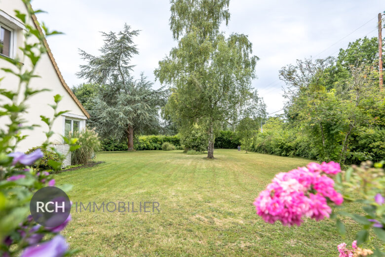 Photos du bien : Saint-Rémy-L’Honoré – Grande maison familiale d’environ 250 m2 sur beau terrain arboré
