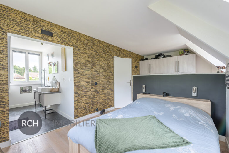 Photos du bien : Saint-Rémy-L’Honoré – Grande maison familiale d’environ 250 m2 sur beau terrain arboré