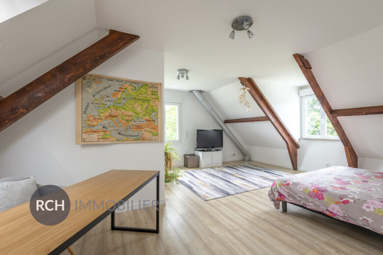 Photos du bien : Saint-Rémy-L’Honoré – Grande maison familiale d’environ 250 m2 sur beau terrain arboré