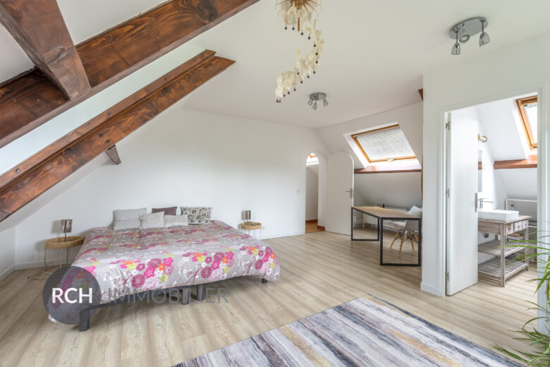 Photos du bien : Saint-Rémy-L’Honoré – Grande maison familiale d’environ 250 m2 sur beau terrain arboré