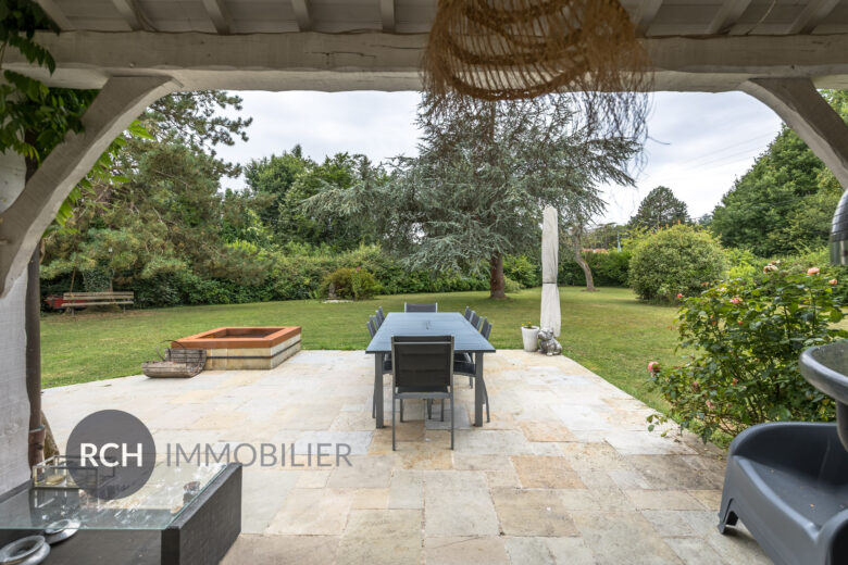 Photos du bien : Saint-Rémy-L’Honoré – Grande maison familiale d’environ 250 m2 sur beau terrain arboré
