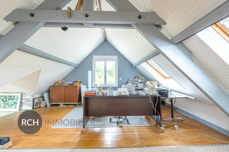 Photos du bien : Saint-Rémy-L’Honoré – Grande maison familiale d’environ 250 m2 sur beau terrain arboré