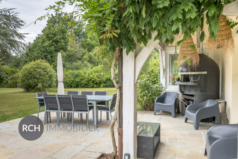 Photos du bien : Saint-Rémy-L’Honoré – Grande maison familiale d’environ 250 m2 sur beau terrain arboré