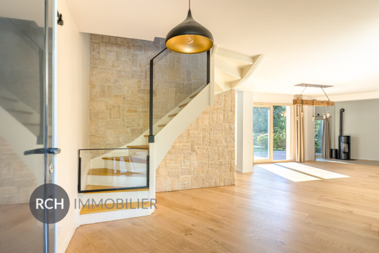 Photos du bien : Bazoches-sur-Guyonne – Maison familiale entièrement rénovée située au coeur de la nature