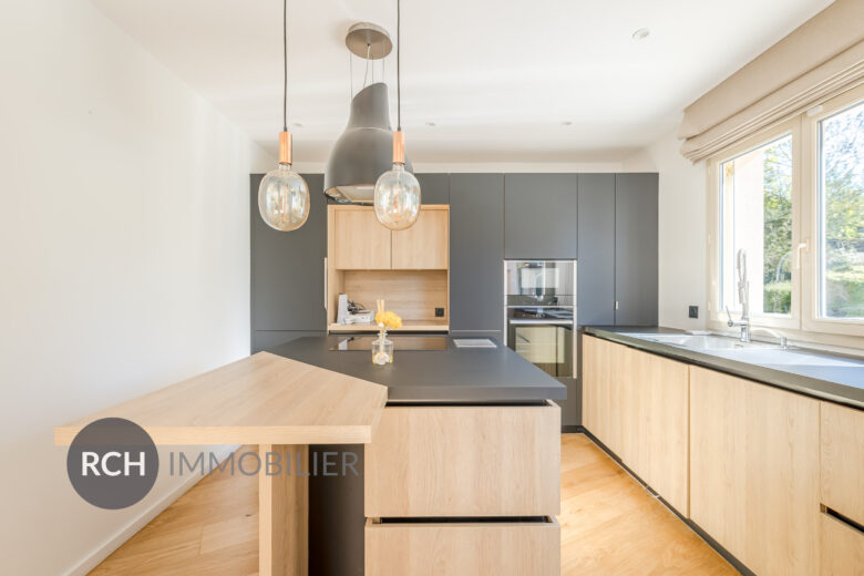 Photos du bien : Bazoches-sur-Guyonne – Maison familiale entièrement rénovée située au coeur de la nature