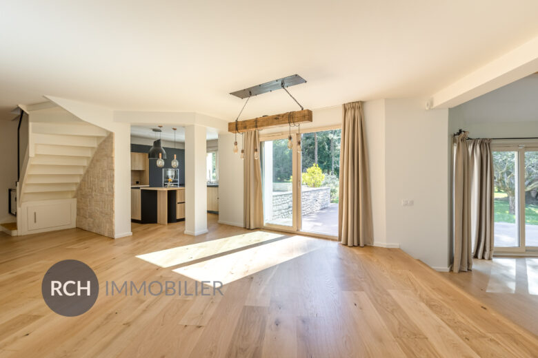 Photos du bien : Bazoches-sur-Guyonne – Maison familiale entièrement rénovée située au coeur de la nature