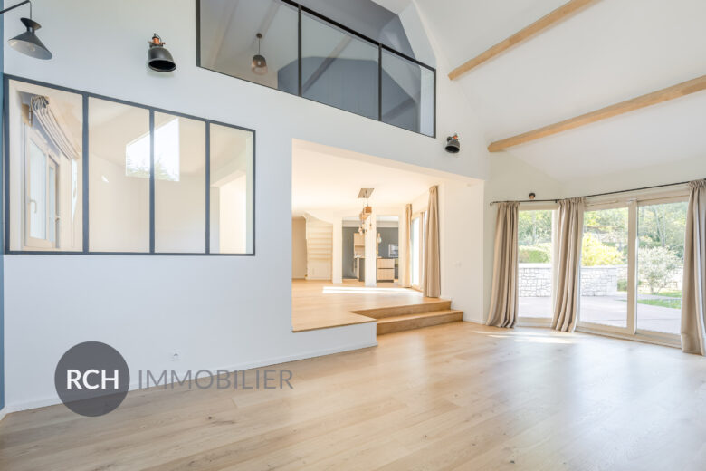 Photos du bien : Bazoches-sur-Guyonne – Maison familiale entièrement rénovée située au coeur de la nature