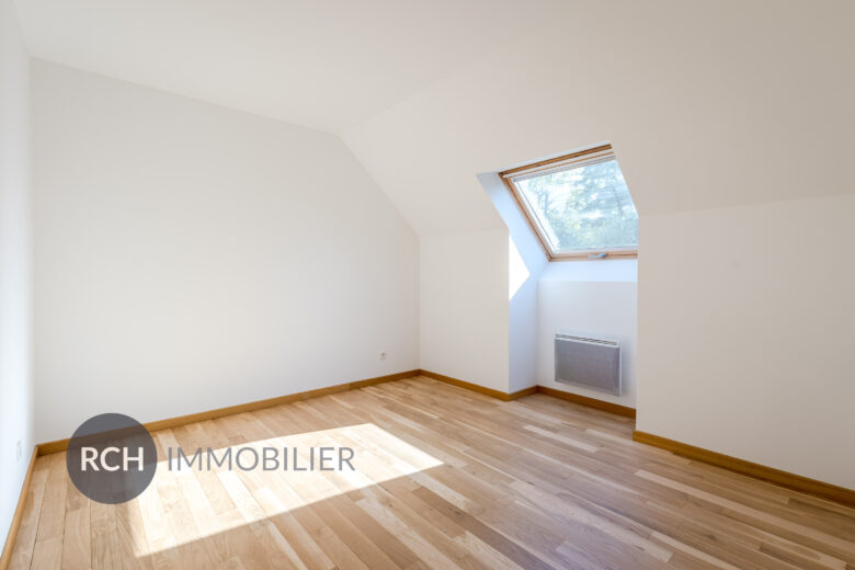 Photos du bien : Bazoches-sur-Guyonne – Maison familiale entièrement rénovée située au coeur de la nature