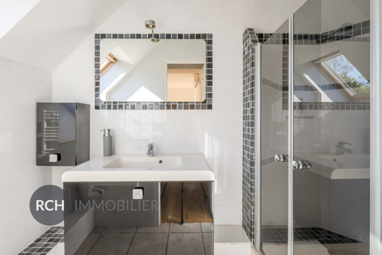 Photos du bien : Bazoches-sur-Guyonne – Maison familiale entièrement rénovée située au coeur de la nature