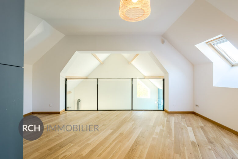 Photos du bien : Bazoches-sur-Guyonne – Maison familiale entièrement rénovée située au coeur de la nature