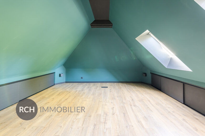 Photos du bien : Bazoches-sur-Guyonne – Maison familiale entièrement rénovée située au coeur de la nature